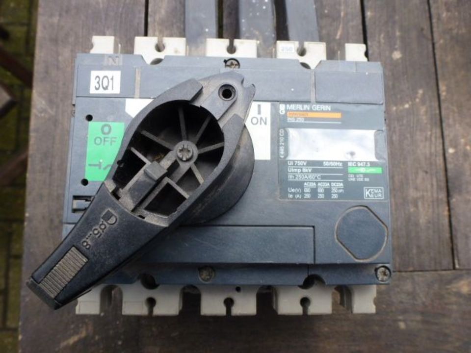 Leistungsschalter Klöckner Moeller N6-125 Ue 660 VAC~ aus Schalt. in Halle
