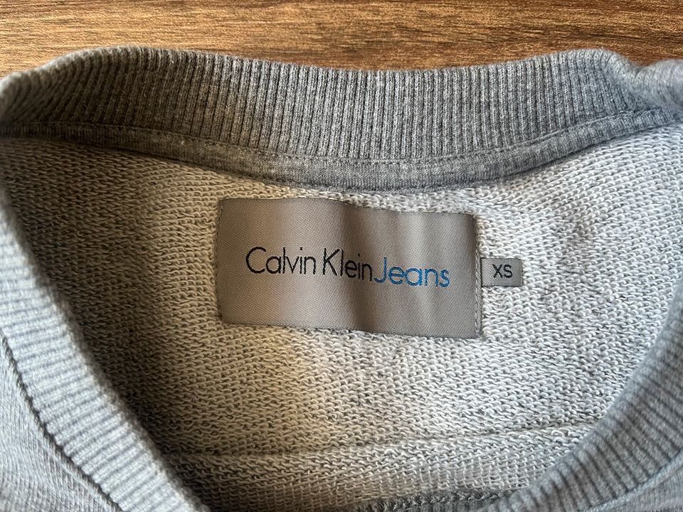 Calvin Klein Jeans Herren Pullover xs s grau w.neu in Eppelborn