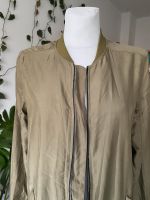 Olivfarbene Bluse Jacke Gr. M von Bershka, mit Makel ! Berlin - Treptow Vorschau