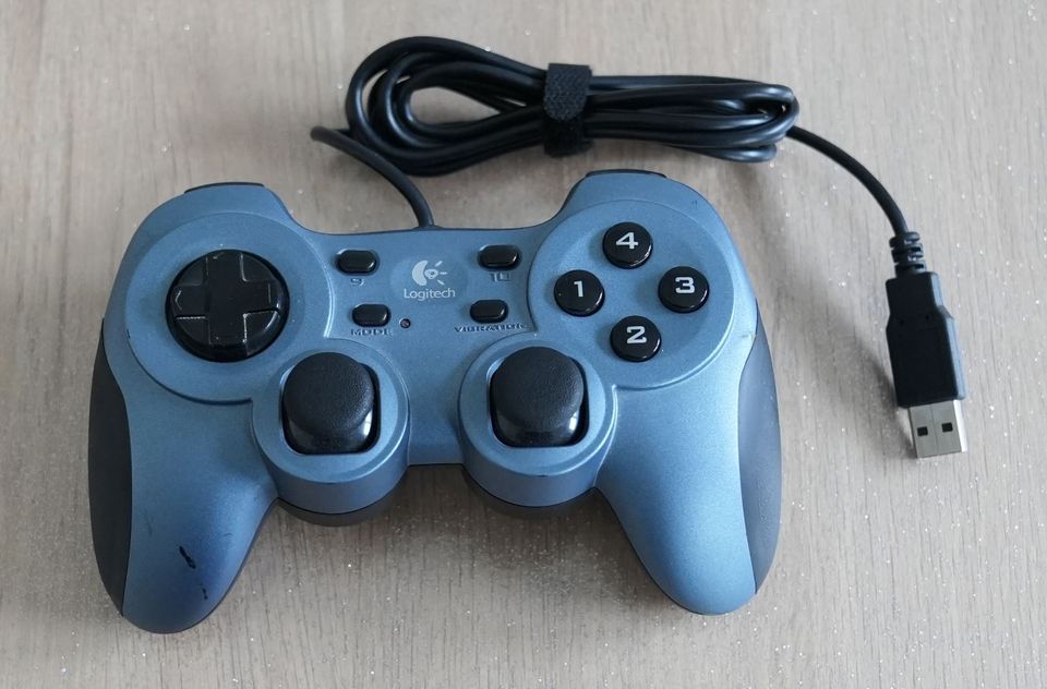 Logitech USB-Controller RumblePad 2 in Scholen