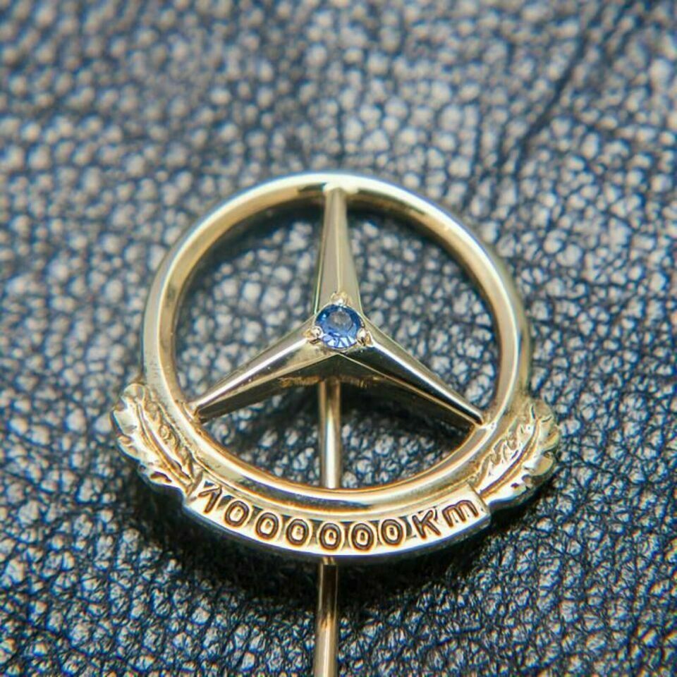 Mercedes Benz Pin 1.000.000/ 1000000 Km Gold & Saphir Pin Poliert in Igel