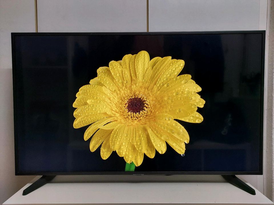 SAMSUNG SONY UHD 4K SMART TV 55 ZOLL 3D QLED WLAN AIRPLAY BLUETOO in Berlin