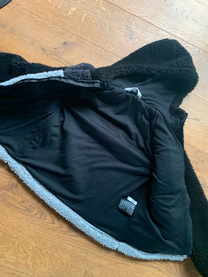 H&M Kuschel Jacke Größe 134/140 sehr gut in Pohlheim