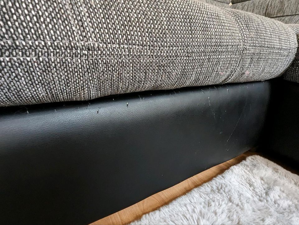 MUSS AM WE RAUS! Big Sofa/Couch grau/schwarz in Leipzig