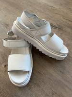 Dr. Martens Sandalen in weiß Gr. 40 Niedersachsen - Ganderkesee Vorschau