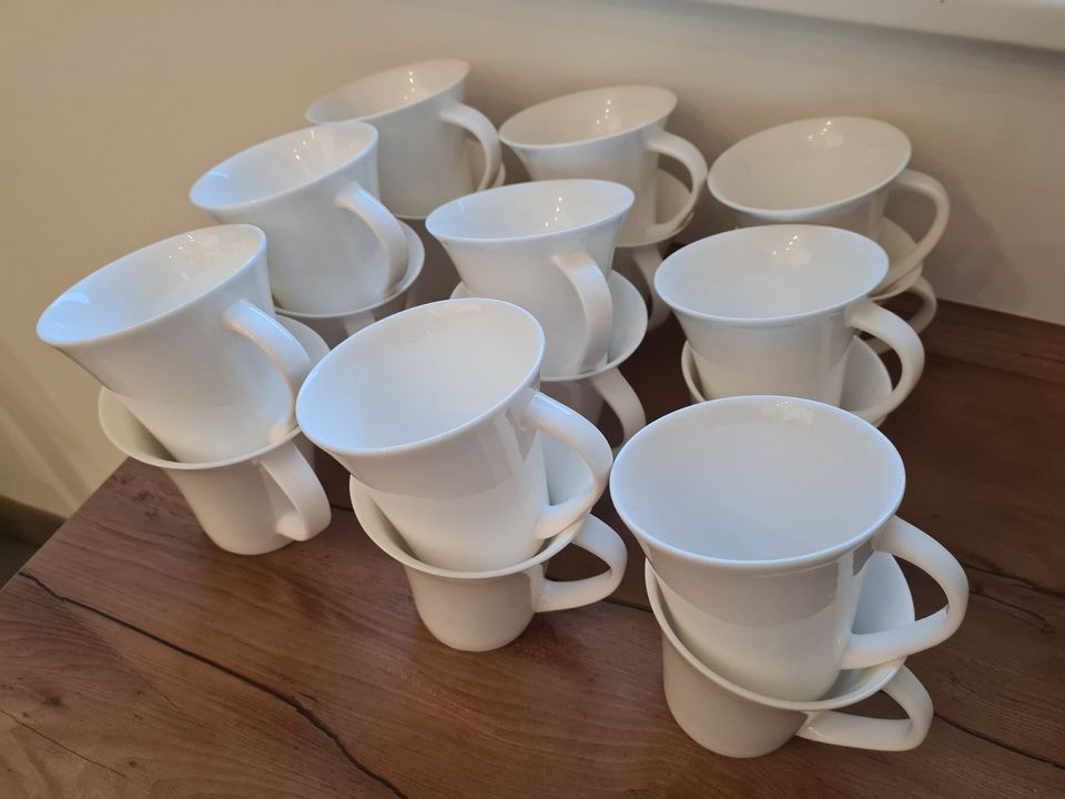 18 Porzellan-Kaffeetassen / Kaffeepötte / Tassen weiß in Neubrandenburg