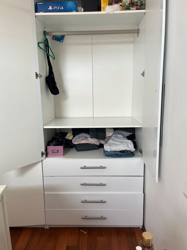 Ikea pax Kleiderschrank 1 m mit Schubladen in Duisburg