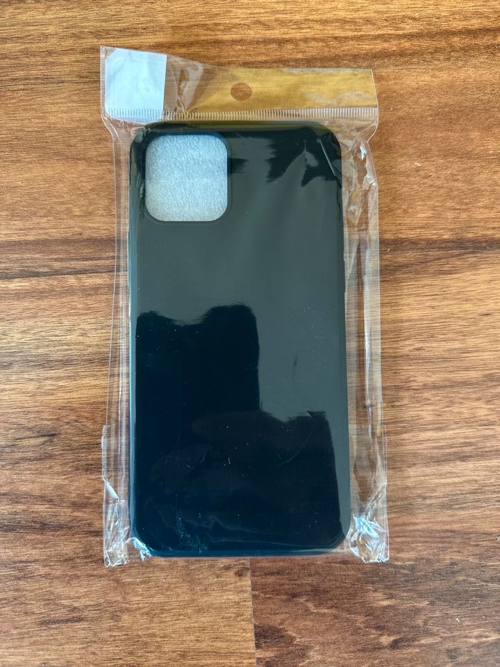 Case/Schutzhülle für iPhone 12/iPhone 12 Pro Farbe schwarz in Leipzig