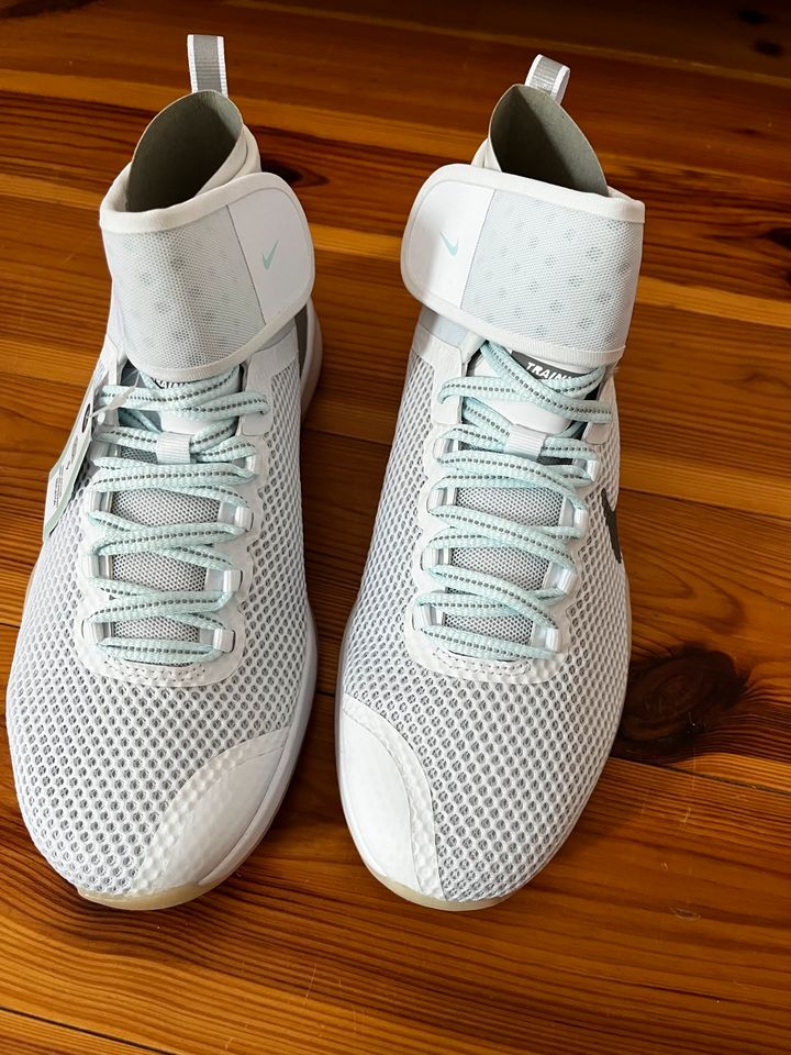 Nike air zoom strong 2 clearance reflect