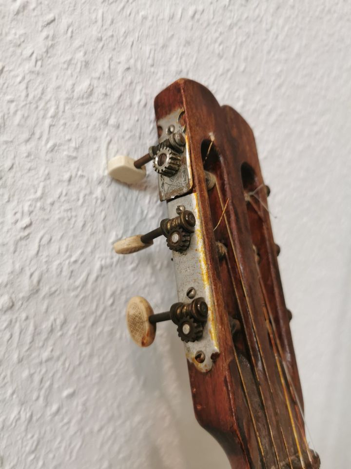 Kleine Gitarre BastlerInnen in Schleife (Ort)