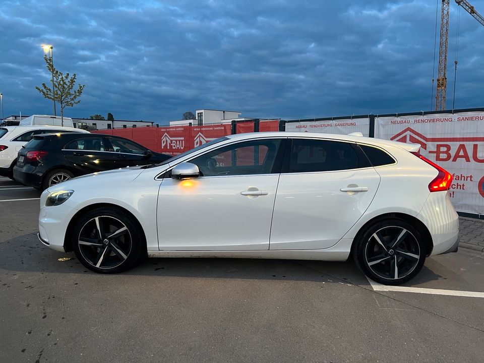 Volvo V40 T3 Sonderlack!, Navi, Leder, Xenon, Sitzheizung, 8Fach in Eppstein