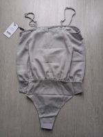 Neuer NA-KD Body Größe 36 Square Neckline Light Grey Bodysuit Wuppertal - Heckinghausen Vorschau