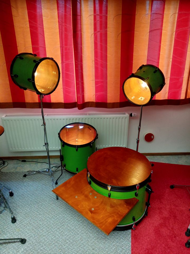 Schlagzeug, Lampe, Tisch, Drums, Möbel in Garching an der Alz