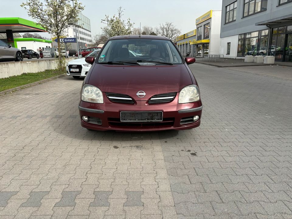 Nissan Almera Tino in Berlin