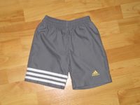 adidas kurze Shorts / Sporthose / Hose Größe 98 Nordrhein-Westfalen - Bergneustadt Vorschau