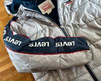 Wattierte Jacke von LEViS Logo-Print Flicken Übergangsjacke 152 Nordrhein-Westfalen - Recklinghausen Vorschau
