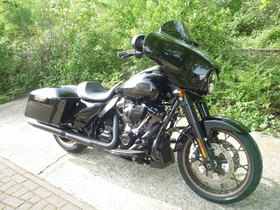 Harley-Davidson STREET GLIDE ST  117 FLHXST 5HD neuwertiger Zust in Bocholt