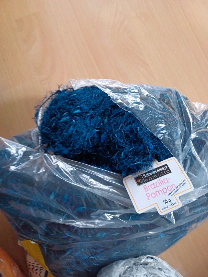 Wolle von Schachmayr Brazilia Pompon je Knäuel 1,50 Euro in Saulheim