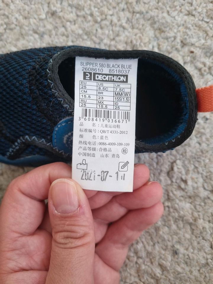 Badeschuhe von Decathlon, blau, Gr. 25 in Celle