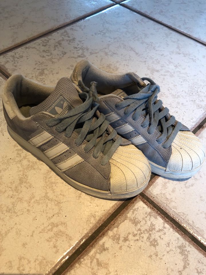 Adidas Sneaker Skater Schuhe Gr. 36 Babyblau-weiß Retro 90er in  Nordrhein-Westfalen - Grevenbroich | eBay Kleinanzeigen ist jetzt  Kleinanzeigen