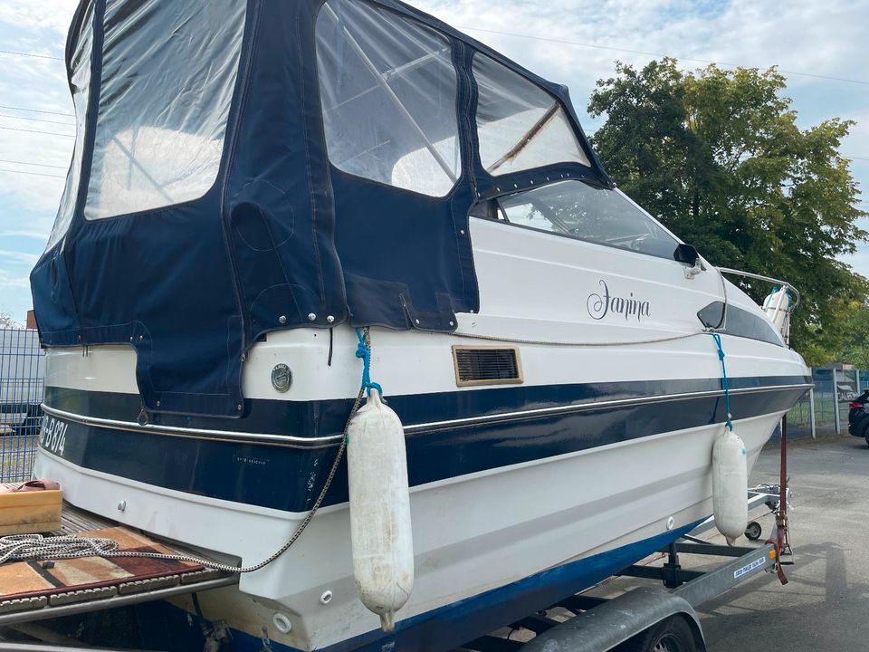 Bayliner Kajüt-/ Sportboot mit neuem Motor in Weyhe