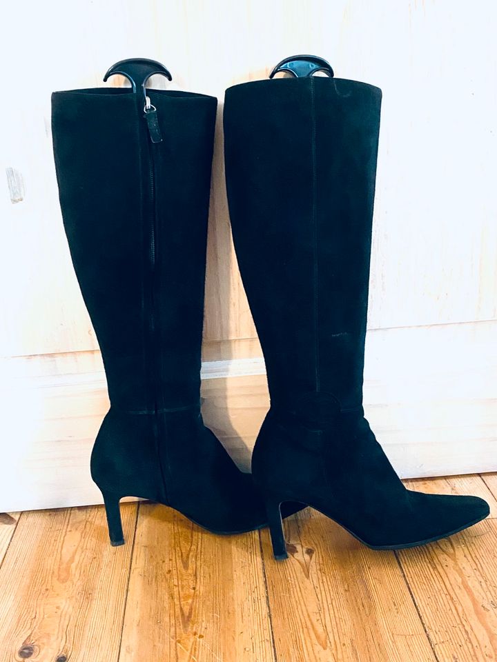 Chanel Wildleder Stiefel Gr. 37 in Miehlen