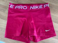 Rote Nike Pro Shorts, Größe M Thüringen - Eisenach Vorschau