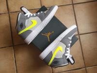 AIR JORDAN 1 MID   gunsmoke/volt/grey Baden-Württemberg - Obersulm Vorschau