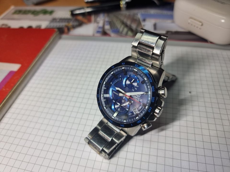 Casio edifice Premiumuhr EQB-900 in Halle