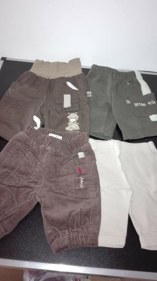 Hosen 4 Stück, Jungen, Cordhose, Jogginghose Gr. 50 in Wolferstadt