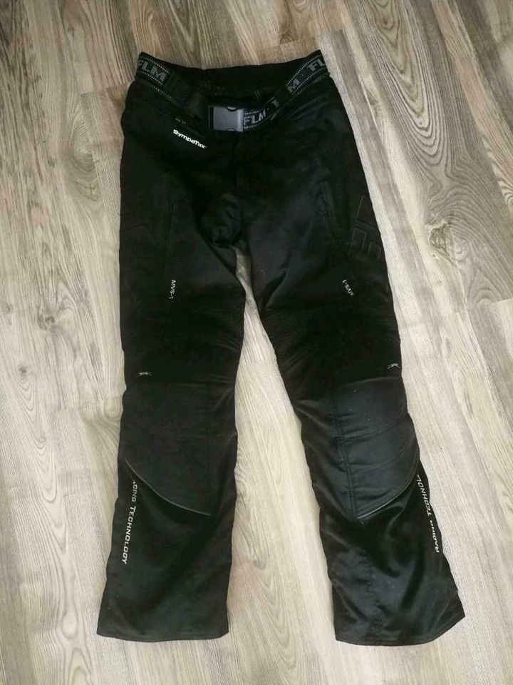 FLM Textil Motorrad Hose Größe 52 in Offenburg