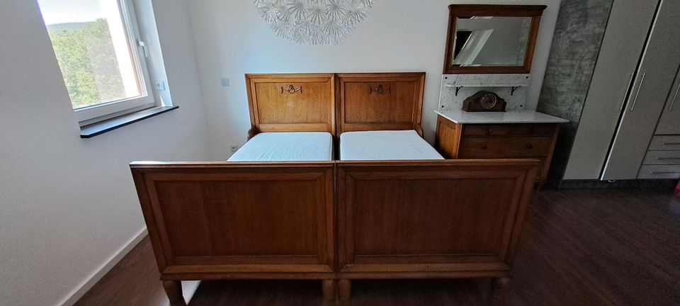 Schlafzimmer, super Zustand, 30er, Eiche, Schrank, schmink, Bett in Föhren bei Trier