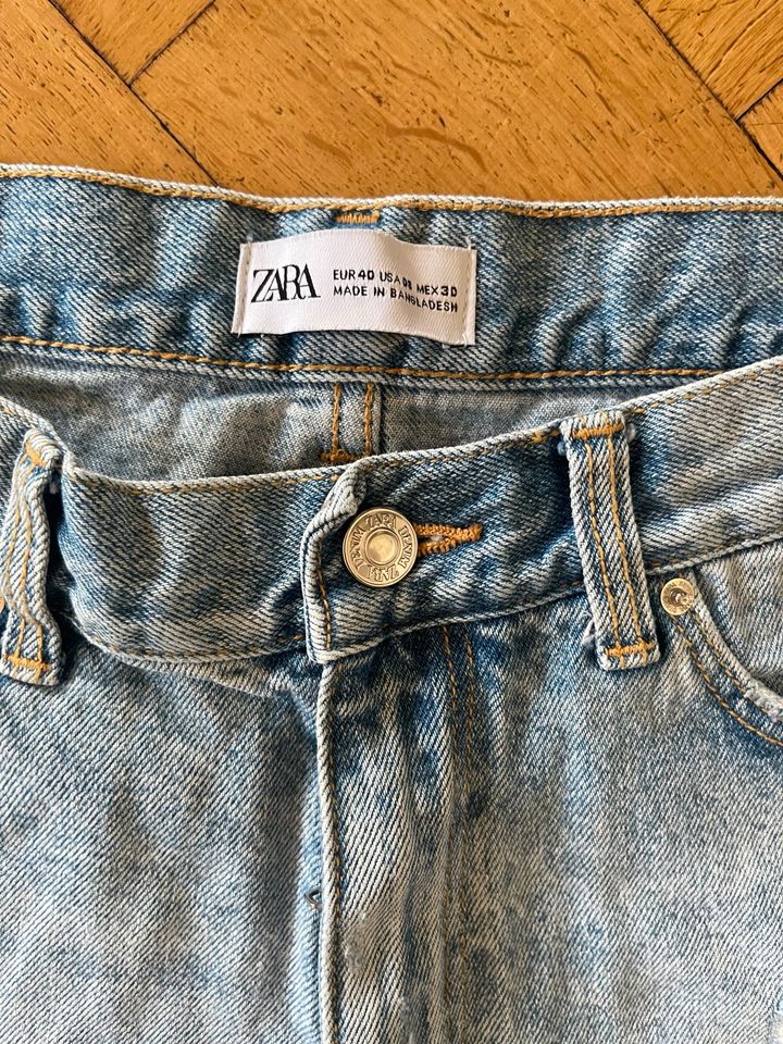 ZARA Jeans Shorts Destroyed Gr. 40 Hellblau lightblue in Hamburg