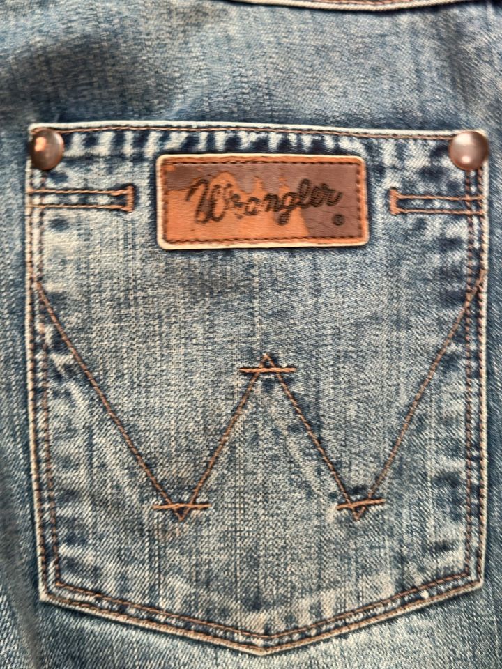 Breitgeschnittene Jeans Wrangler 33/36 in Hannover