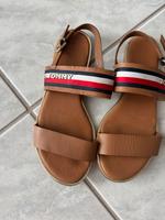 VERKAUFT schöne TOMMY HILFIGER Sandalen, Größe 38 Hessen - Gießen Vorschau
