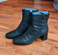 Prada Stiefeletten aus Leder Gr.38,5 Sehr guter Zustand Berlin - Schöneberg Vorschau