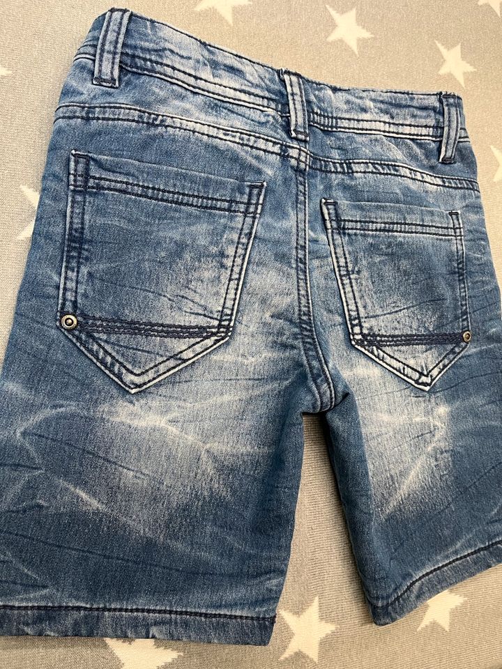 Kurze Hose Jeans Shorts Gr. 104 in Barnstorf