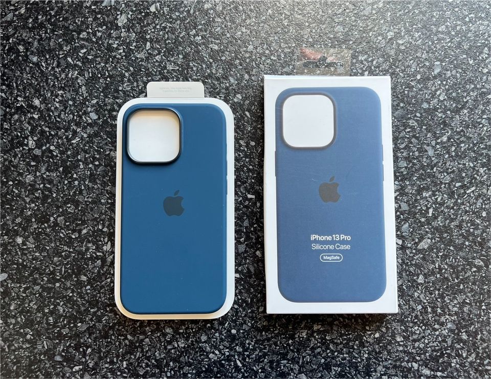 Originales Silicon Case MagSafe iPhone 13 Pro in Bad Vilbel