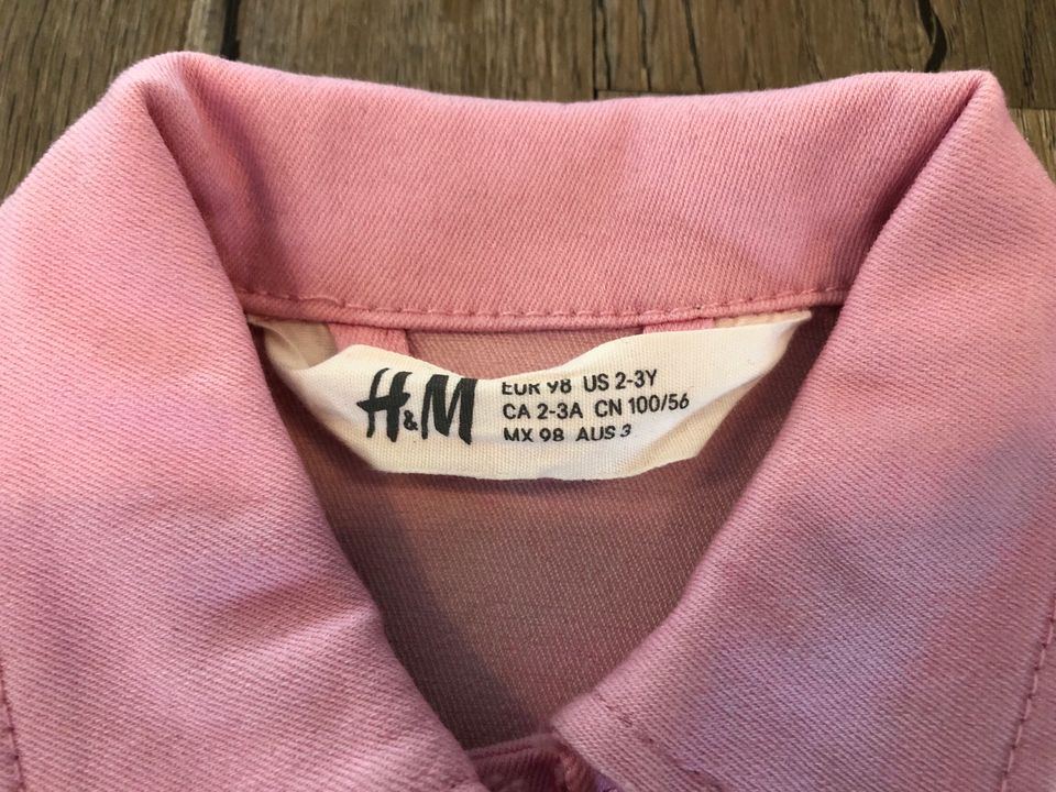 Jeansjacke H&M 98 neuwertig rosa in Laatzen