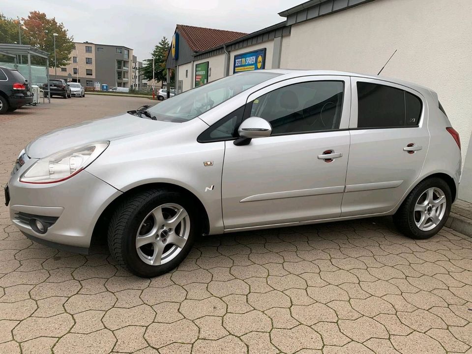 Opel Corsa D 1.2 Navigation Rückfahrkamera TÜV neu in Henstedt-Ulzburg