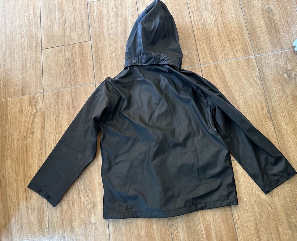 Helly Hansen Regenjacke PU-Stretch mit Kapuze, Gr. 152, neu in Berlin