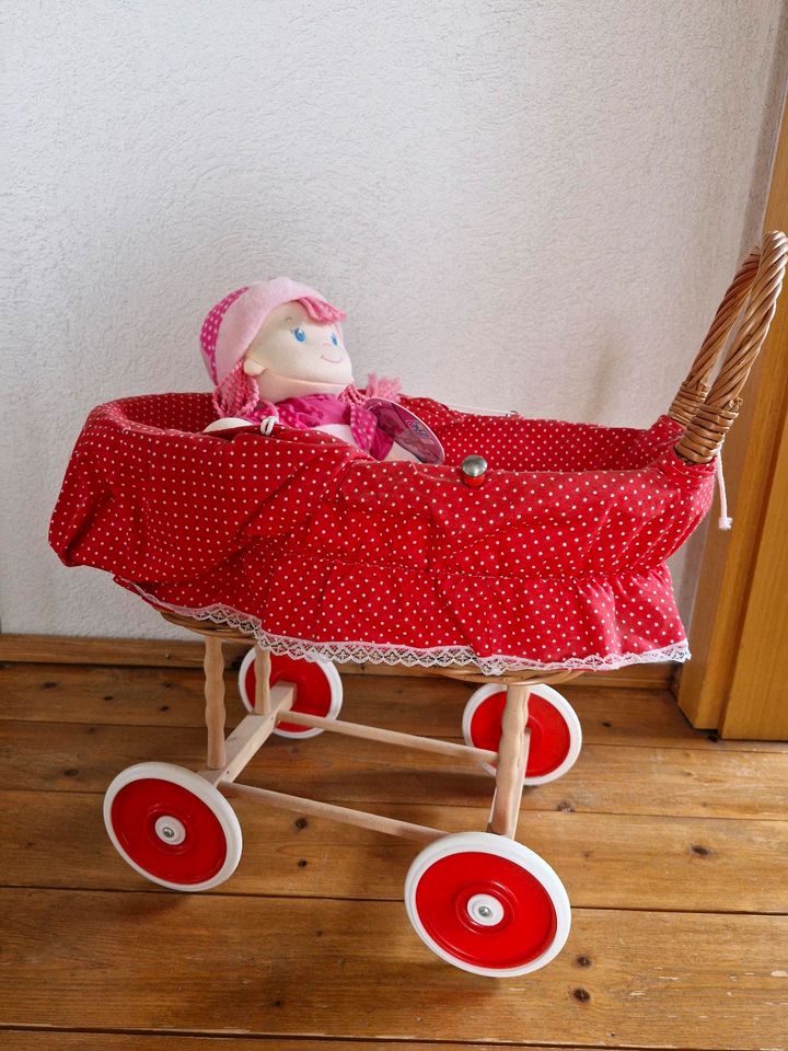 Kinderpuppenwagen Korb inkl. Puppe in Zwenkau