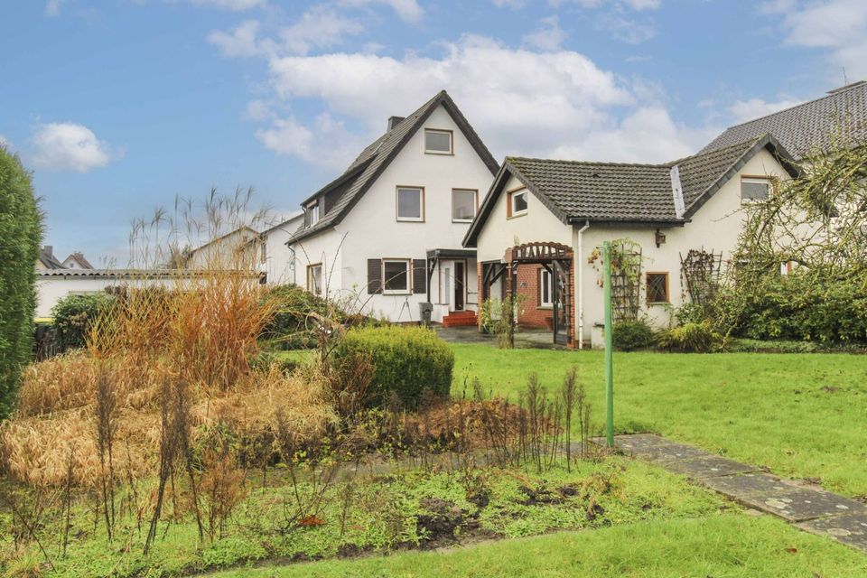 Schönes Einfamilienhaus mit großem Garten und Anbau mit viel Nutzfläche in Lemgo