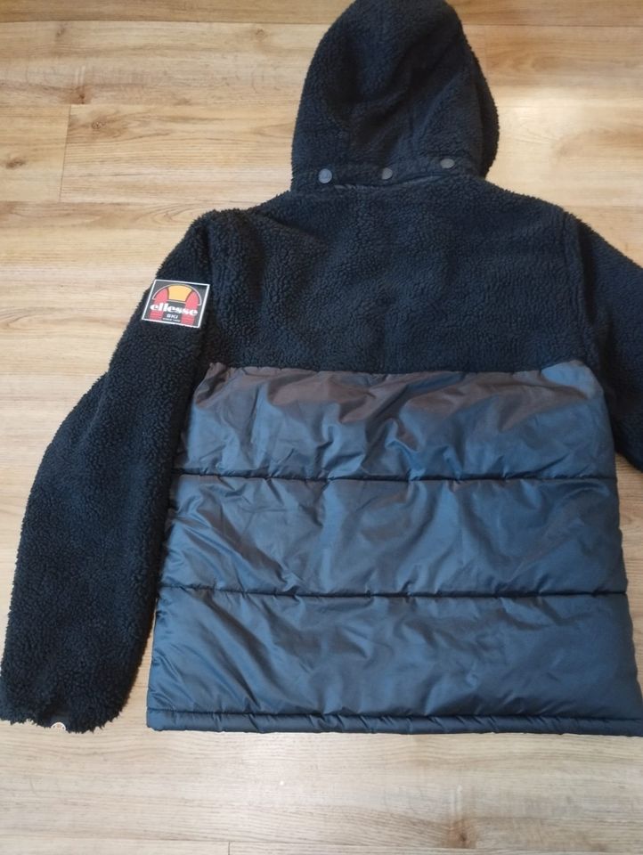 Ellesse Winterjacke Gr.: XL schwarz in Kreuztal