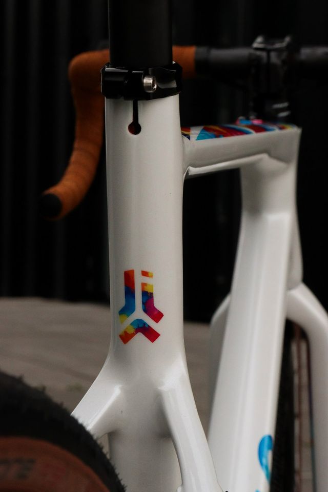 AR8 Eero Masterpiece x Gravelhood SRAM FORCE AXS WIDE in Düsseldorf