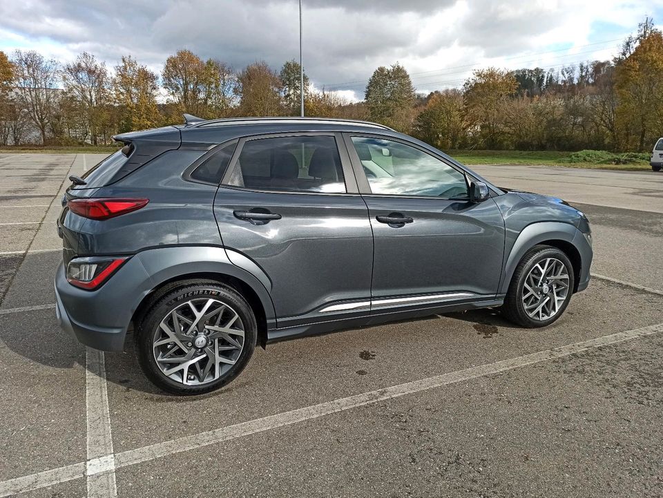 Hyundai kona 1.6 benzin hybryd Voll Head up in Biberach an der Riß