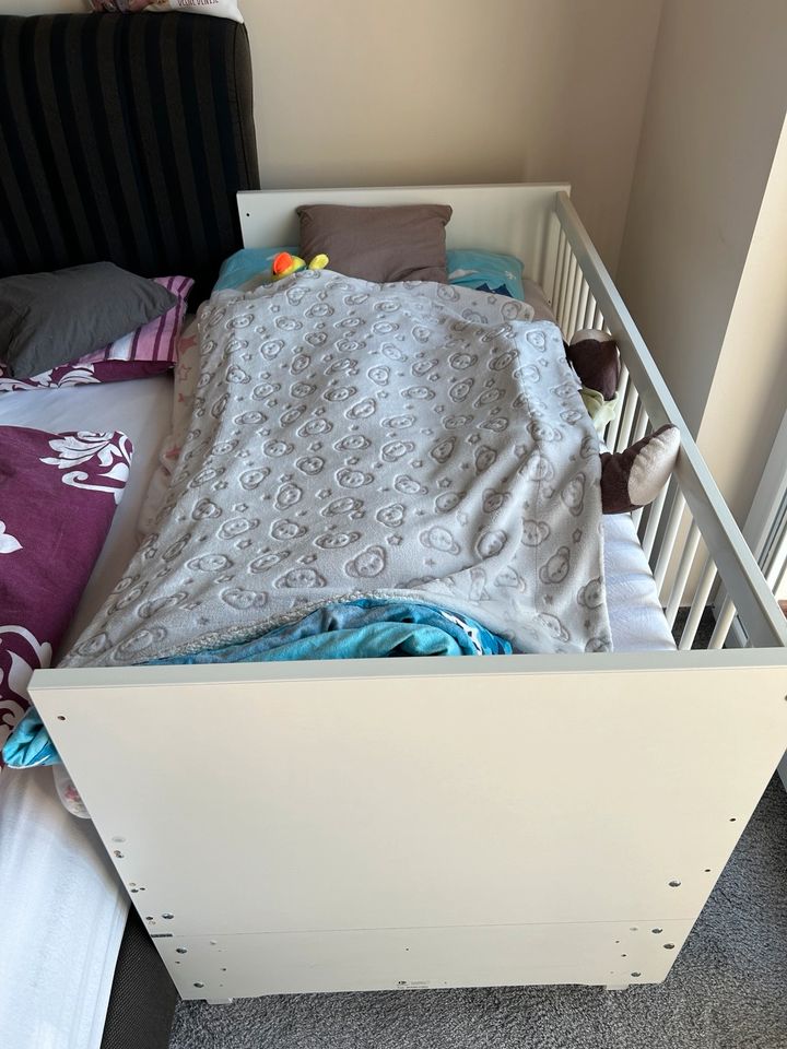 Beistellbett Kinder Bett / Baby boxspringbett in Berlin