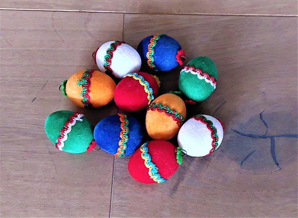 10 bunte Mini Eier Ostereier beflockt mit Spitzenborte Osterdeko in Geldern