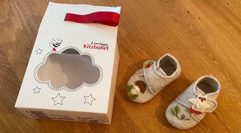 NEU* Living Kitzbühel Baby Klett Schuhe, Hausschuhe,  Gr. 16 in Schlüchtern
