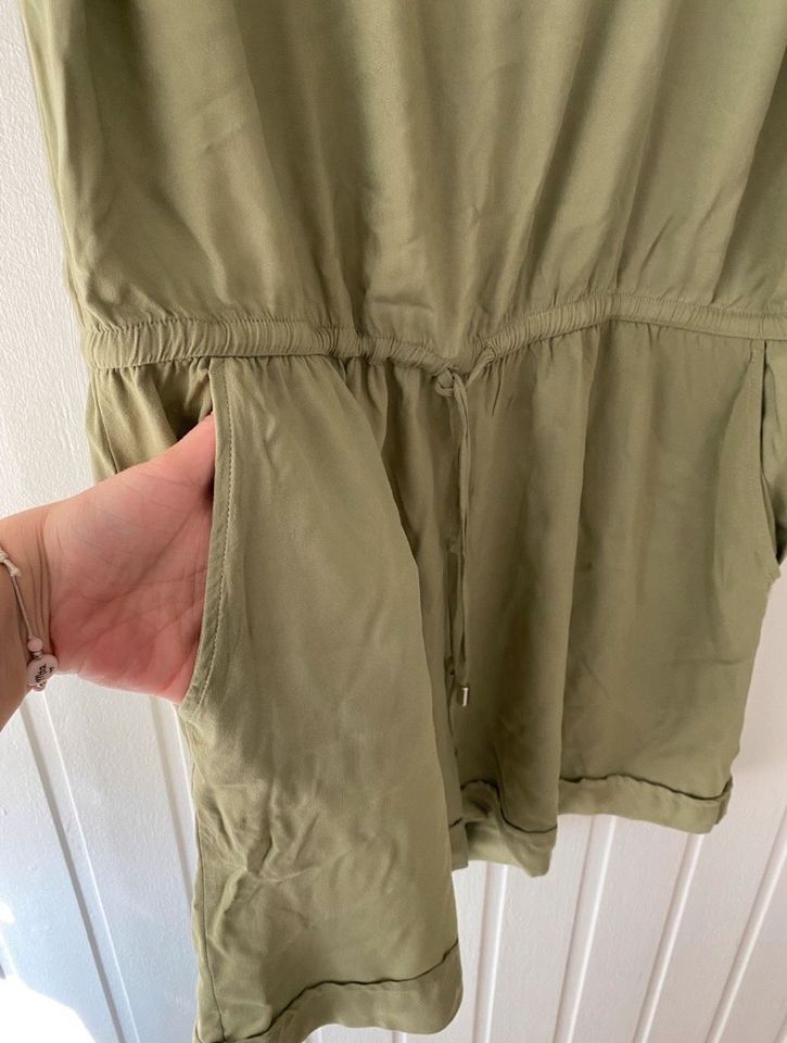 Jumpsuit / Khaki / Einteiler / Sommer/ Größe 46 von C&A in Essen